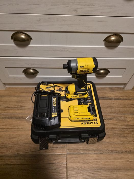 Masina de insurubat cu impact Stanley Fatmax SFMCF810B