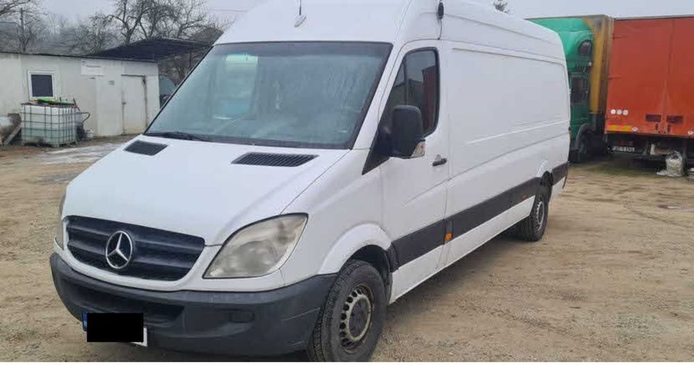Dezmembrez Mercedes Sprinter 313 w906 om646 2.2 euro 4 95kw 2008