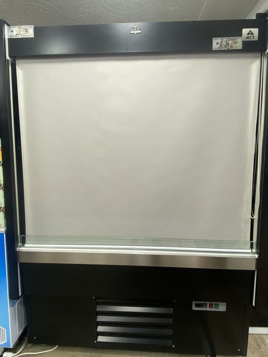 Vitrina Holodilnik sotiladi