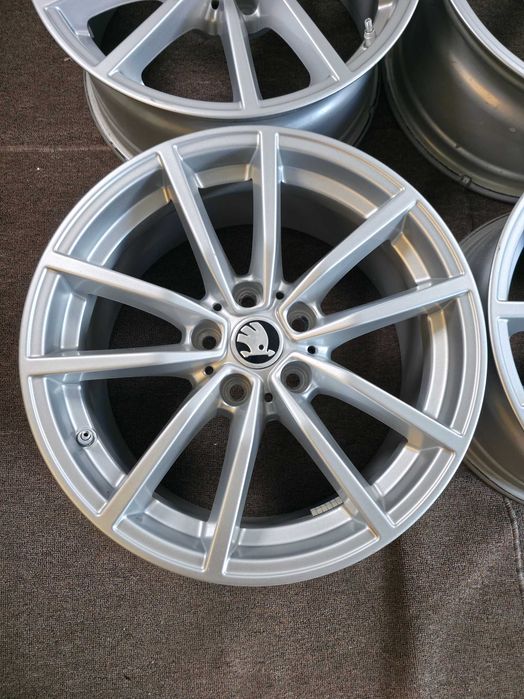 4 Jante Aliaj 5x112 17'' OE VW Golf Passat Touran Sharan Caddy Tiguan T-Roc / Skoda Octavia Superb Karoq Kodiaq 7.5J ET 30 CA NOI !