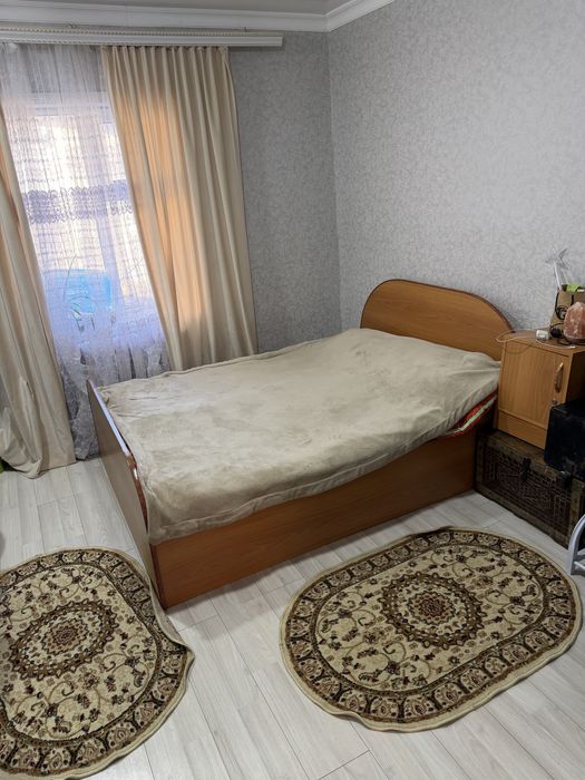 Стол и кровать двухместный