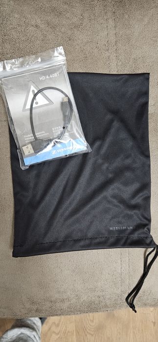 Продават се слушалки Sennheiser HD 4.40BT
