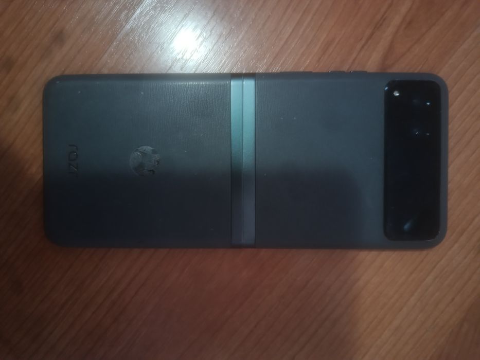 Motorola razr 40 fold – functional ,cu probleme de afisaj dislay si ghost touch