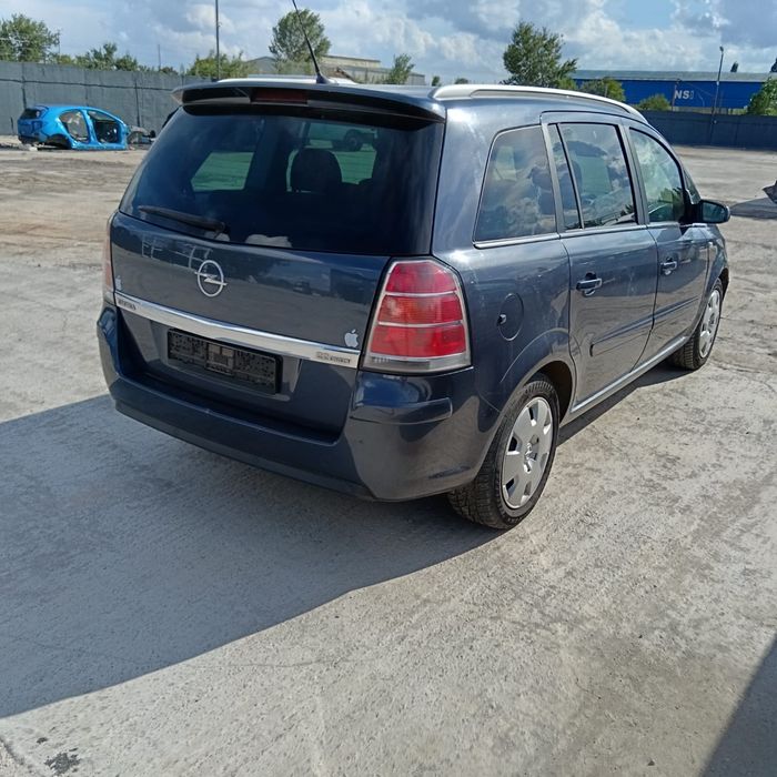 Dezmembrez  Opel Zafira 2010 Monovolum Gri