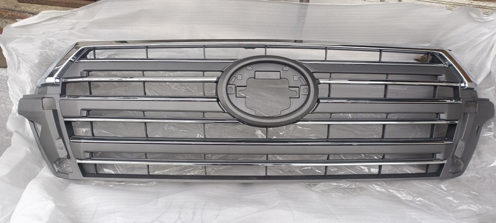 Передняя решётка радиатора   новая