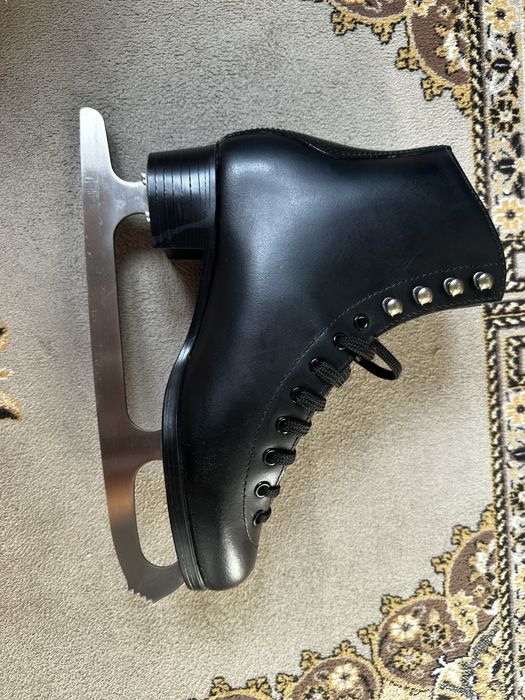 Фигурные коньки ( черные )