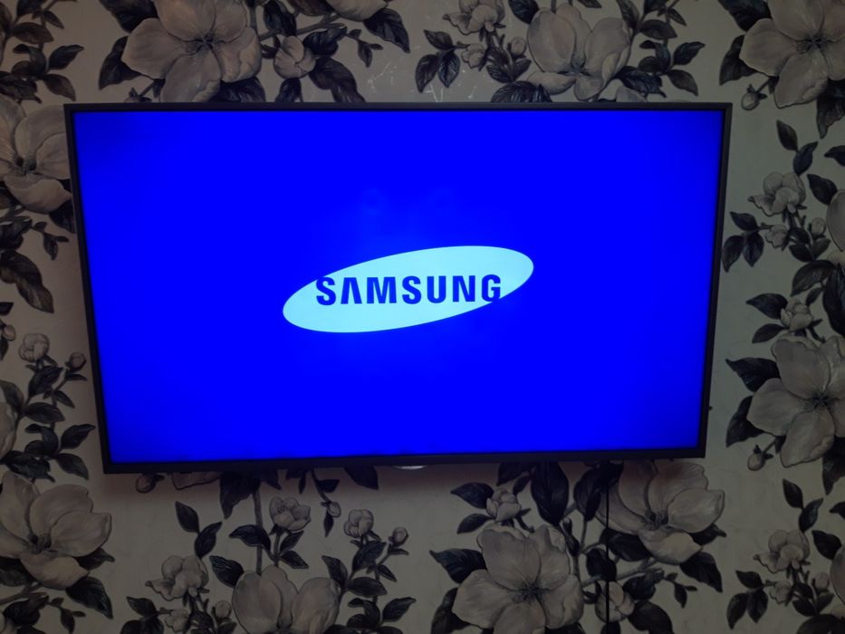 Продаётся телевизор Samsung Smart TV