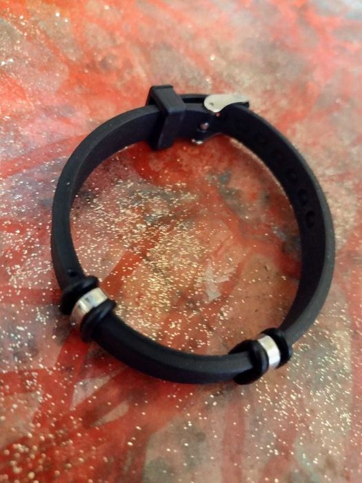 Стилна силиконова гривна - контролируема