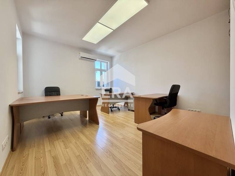 Дава се под наем Офис в София, Център - 92 кв.м за 1656 € - Снимка #2