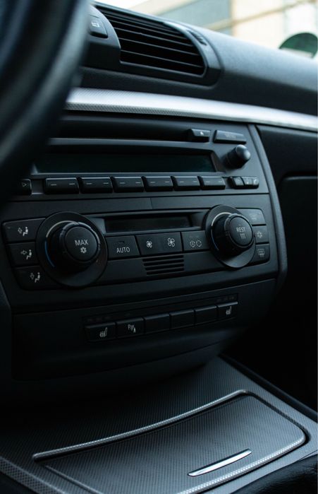 BMW E87 120i 150CP • Trapă • HiFi • Dublu Climatronic • PDC • Full piele • Înmatriculată