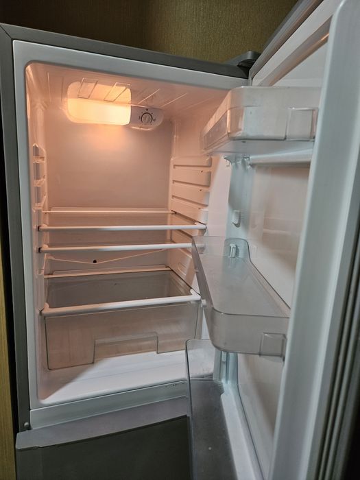 Продам холодильник Самсунг 25000