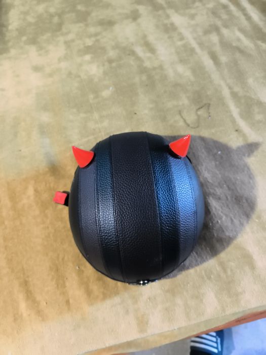 Doua casti ABS ca noi