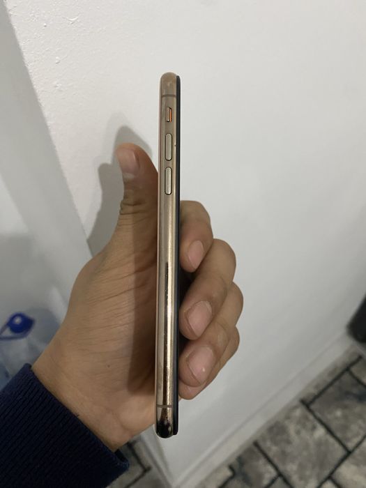 Iphone xs 64 g gold rangi holat yahshi karobkasi yuq