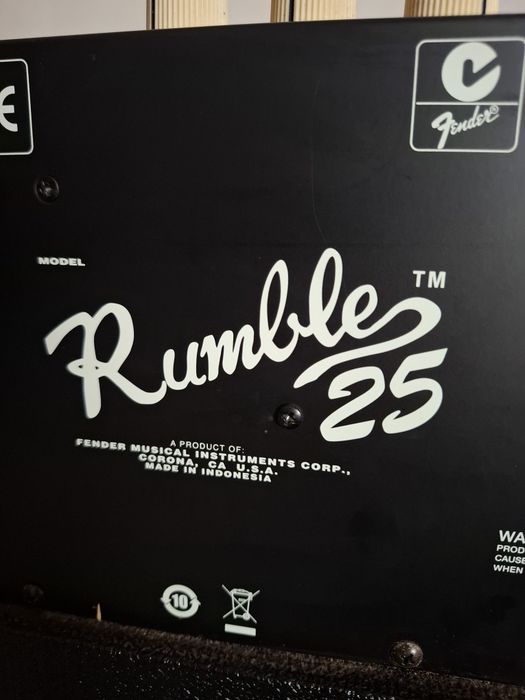 Combo chitara bas Fender Rumble 25 (cub, amplificator)
