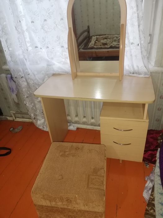 Продам мебель трюмо