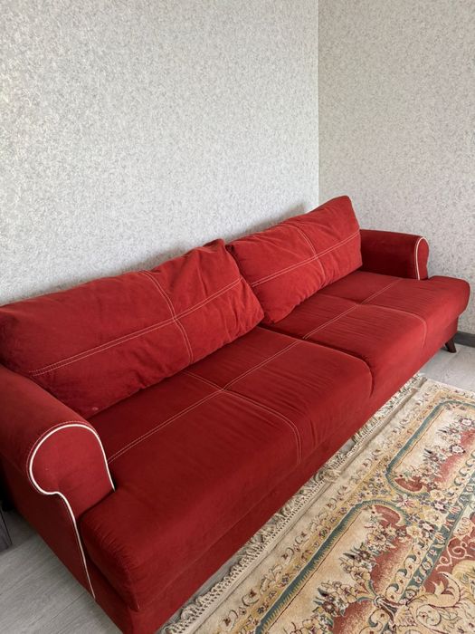 Диван тканевый красный цвет