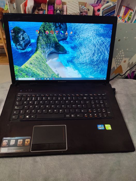 Laptop gaming Lenovo i7 display 17 video 4Gb Ram 8Gb ssd win 10 GTA CS