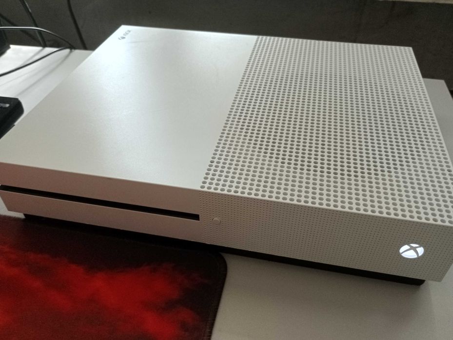 Приставка Xbox One S (без джойстика)