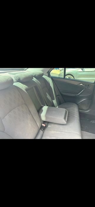 Vând Mercedes-Benz C200 W203