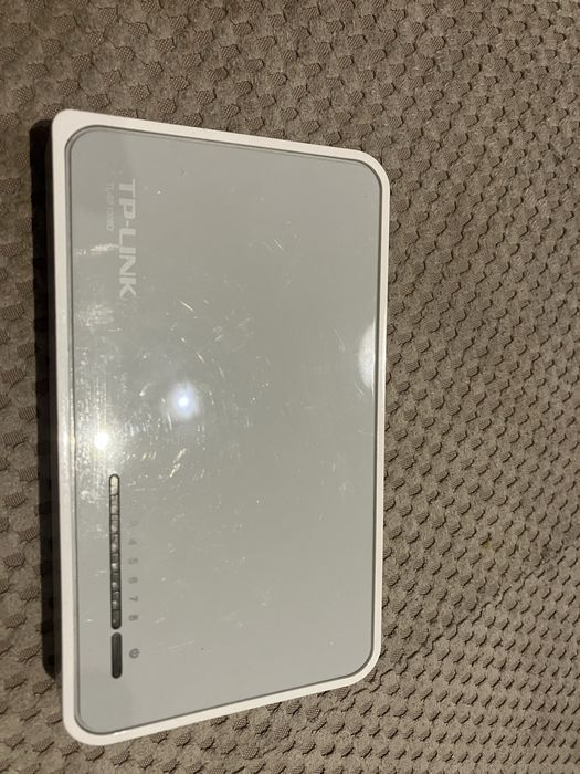 8 портов суич TP Link TL SF1008D 10 100Mbp