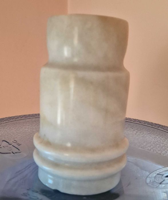 Мраморни масивни вази