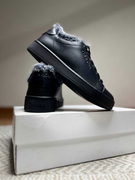 Calvin Klein женские кожаные  кроссовки РАЗМЕР 35