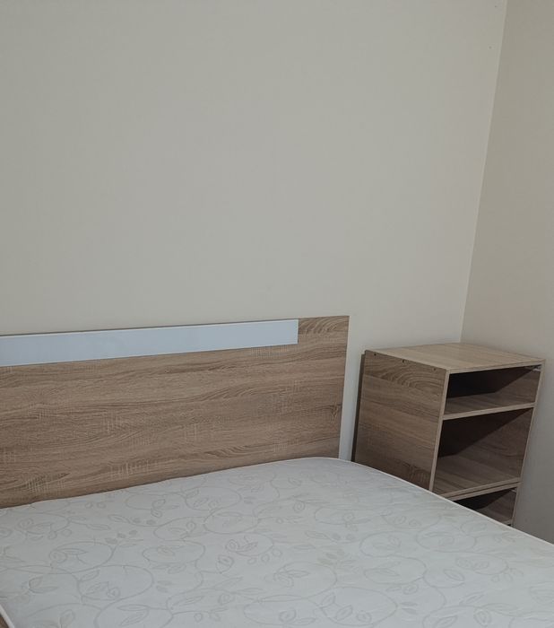 Легло и нощни шкафчета