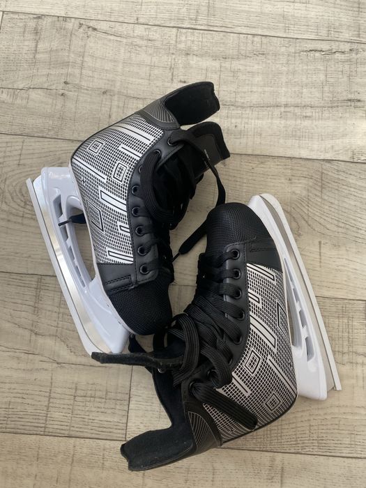 Продам коньки 39 размер