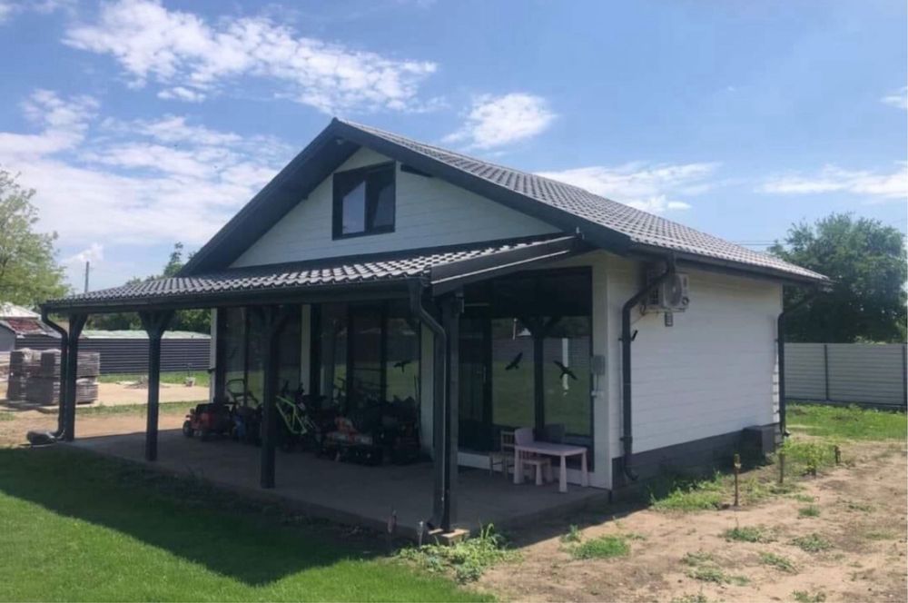 Vindem case pe structura metalica La Preturi Competitive