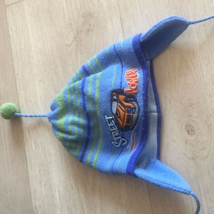 Продам осенний комбинезон в подарок шапочка