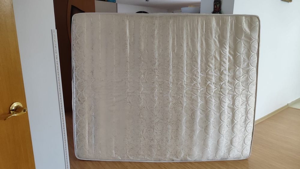 Матрас б/у 200*160см