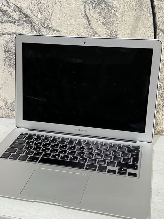 Продам macbook air 2017