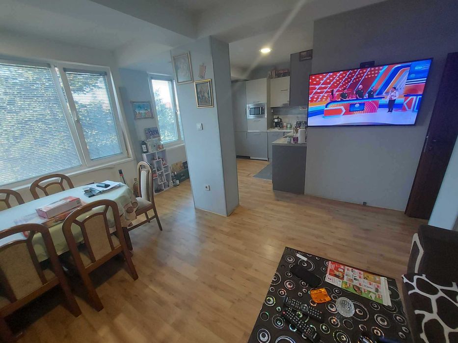 Продава се Тристаен апартамент в Търговище, Център - 80 кв.м за 765 €/кв.м - Снимка #2