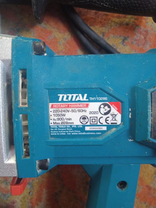 Перфоратор TOTAL TH110286 в отличном состоянии