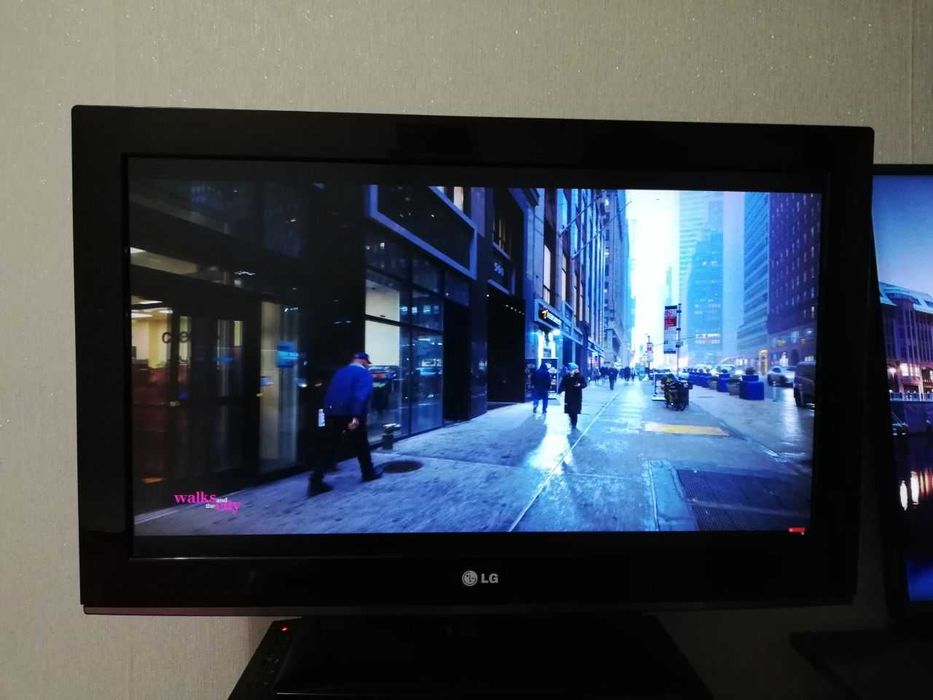 LG телевизор 32 дюйма в хорошем состоянии
