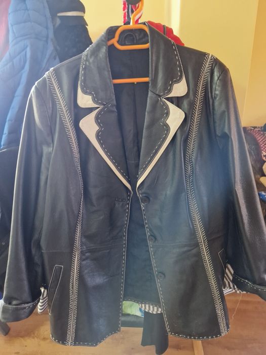 Haina de piele naturala , masura 46 , pret 200 plata in cont