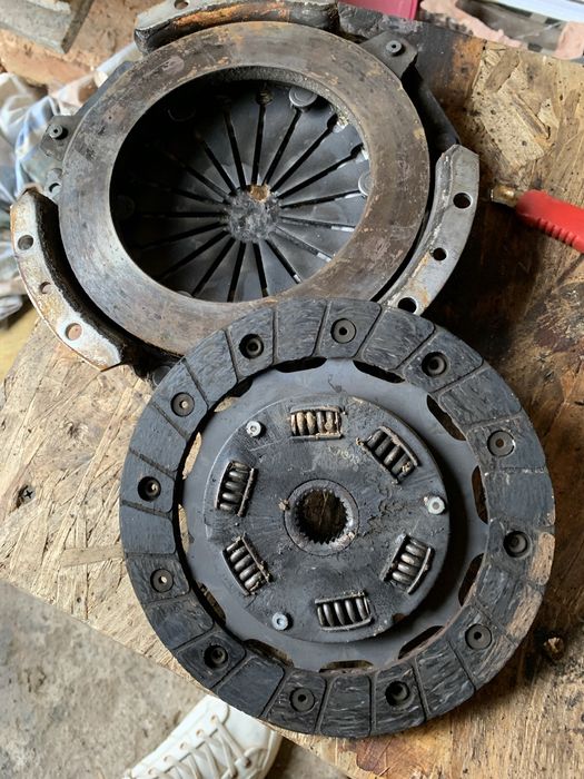 Vand kit de ambreiaj dacia solenza 1.4 benzina