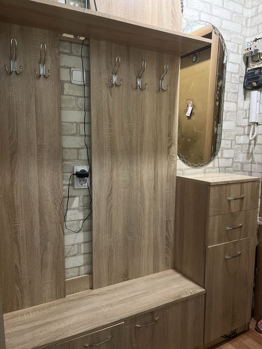 Продам шкаф в прихожую