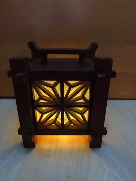 lampa stil japonez lucrata manual din lemn mahon