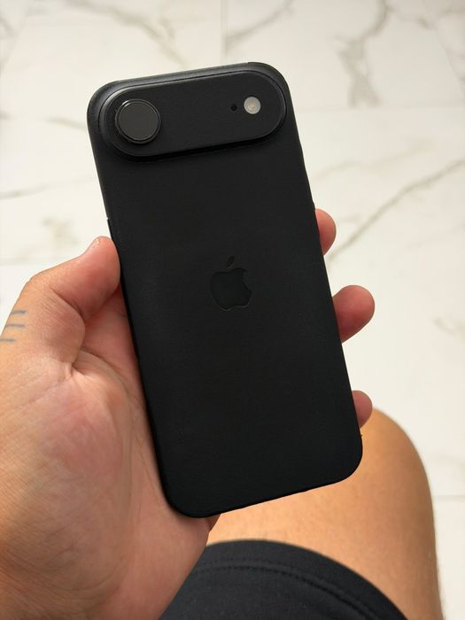 iPhone 17 Air / Space Black / 256GB / 100%