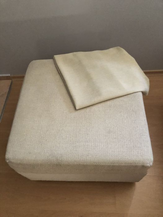 Два двойни дивана с голяма табуретка