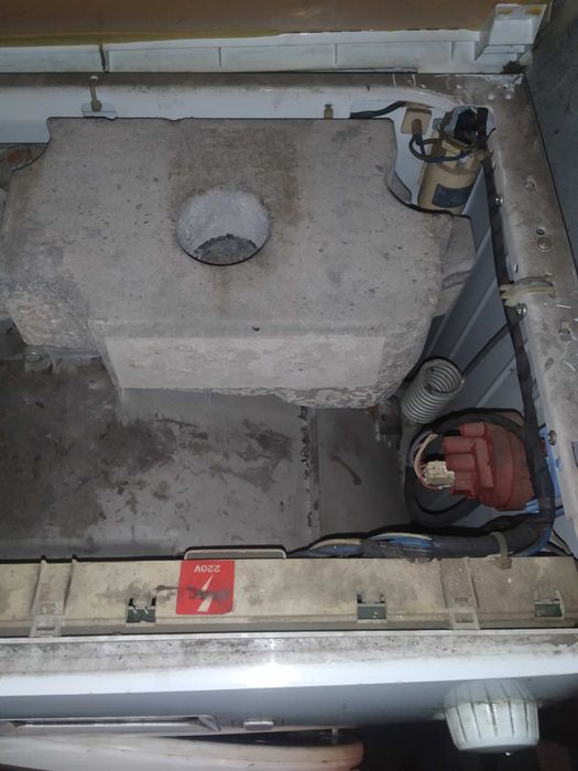 Продам не рабочую стиральную машинку