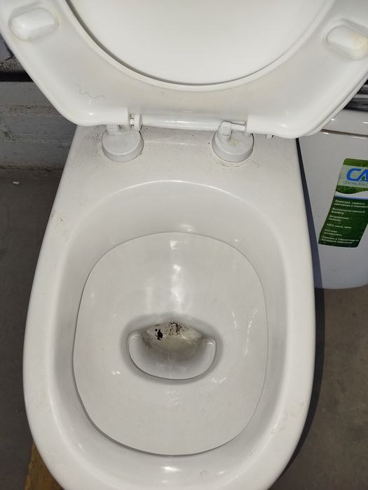 Унитаз б/у с бочком