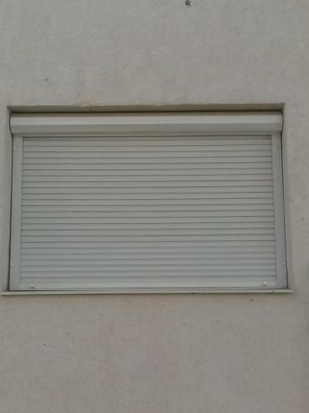 Plase de insecte , geamuri din PVC , rulouri exterioare , usi de garaj