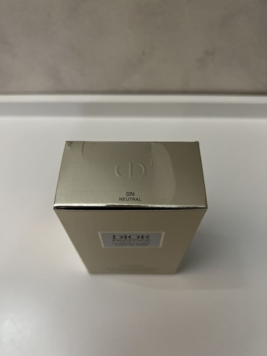 Fond de ten Dior