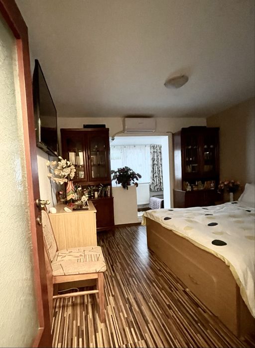Vand/ Schimb Apartament 3 camere cu 2 camere Barlad