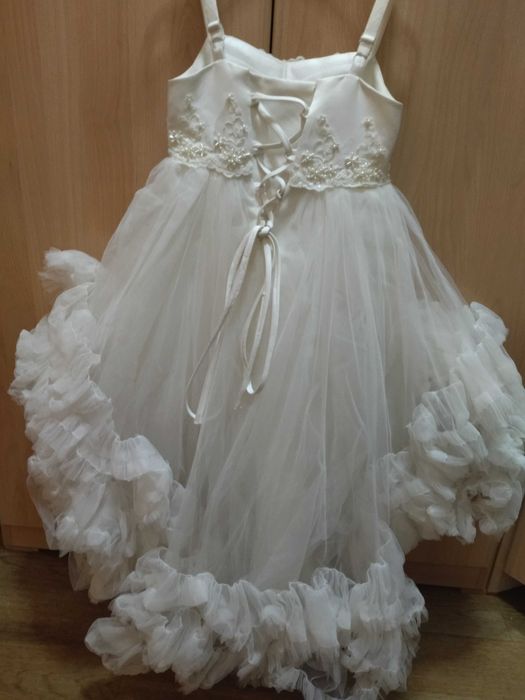 Платья шикарные 5-6 лет