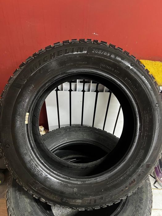 Продам б/у зимние шипованные шины