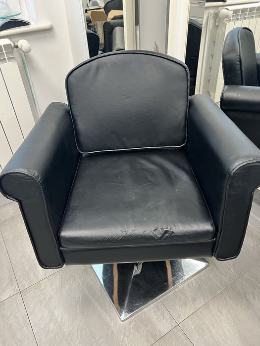 800 lei pret pt 4 scaune echipament salon de coafor