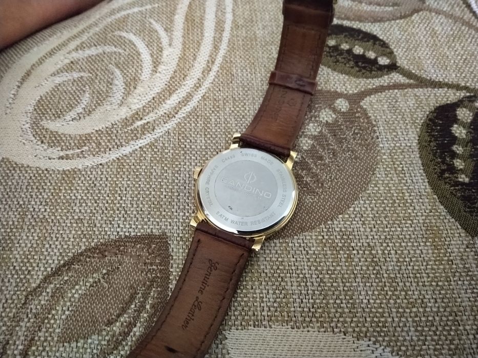 Продавам часовник уникален